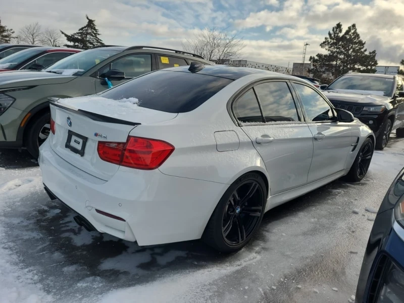 BMW M3 * 4dr Sdn * CARFAX * БЕЗ ПЪРВОНАЧАЛНА ВНОСКА, снимка 3 - Автомобили и джипове - 53278149