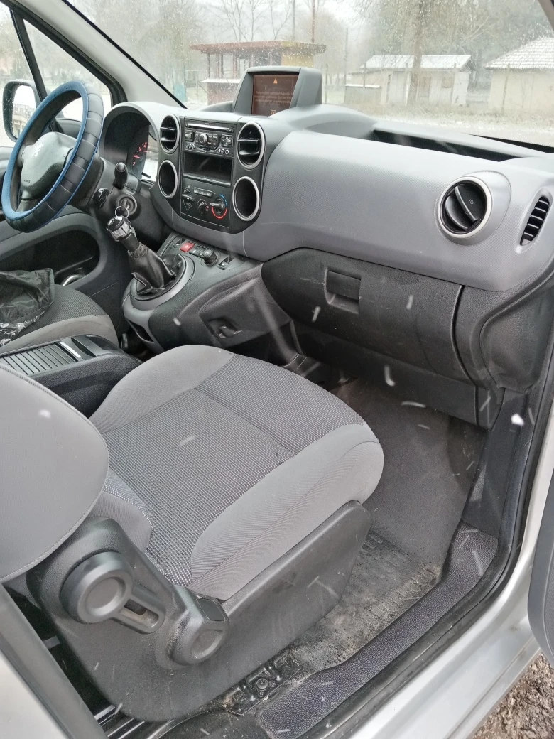 Peugeot Partner 1.6HDI Климатик, снимка 12 - Автомобили и джипове - 53123693