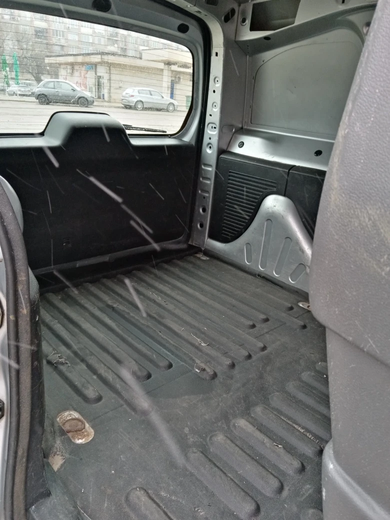 Peugeot Partner 1.6HDI Климатик, снимка 11 - Автомобили и джипове - 53123693