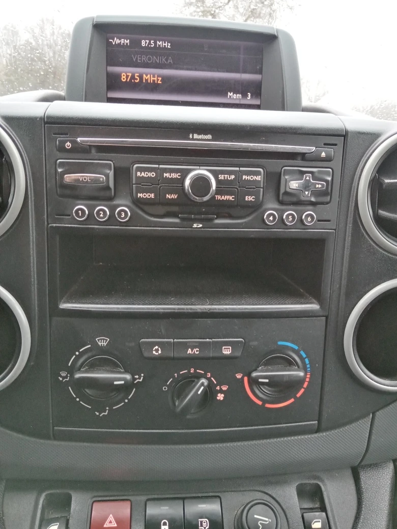 Peugeot Partner 1.6HDI Климатик, снимка 17 - Автомобили и джипове - 53123693