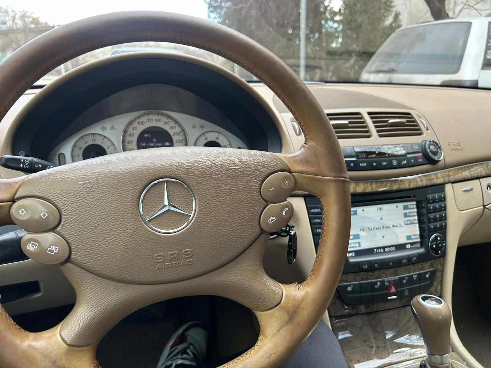 Mercedes-Benz E 320, снимка 1