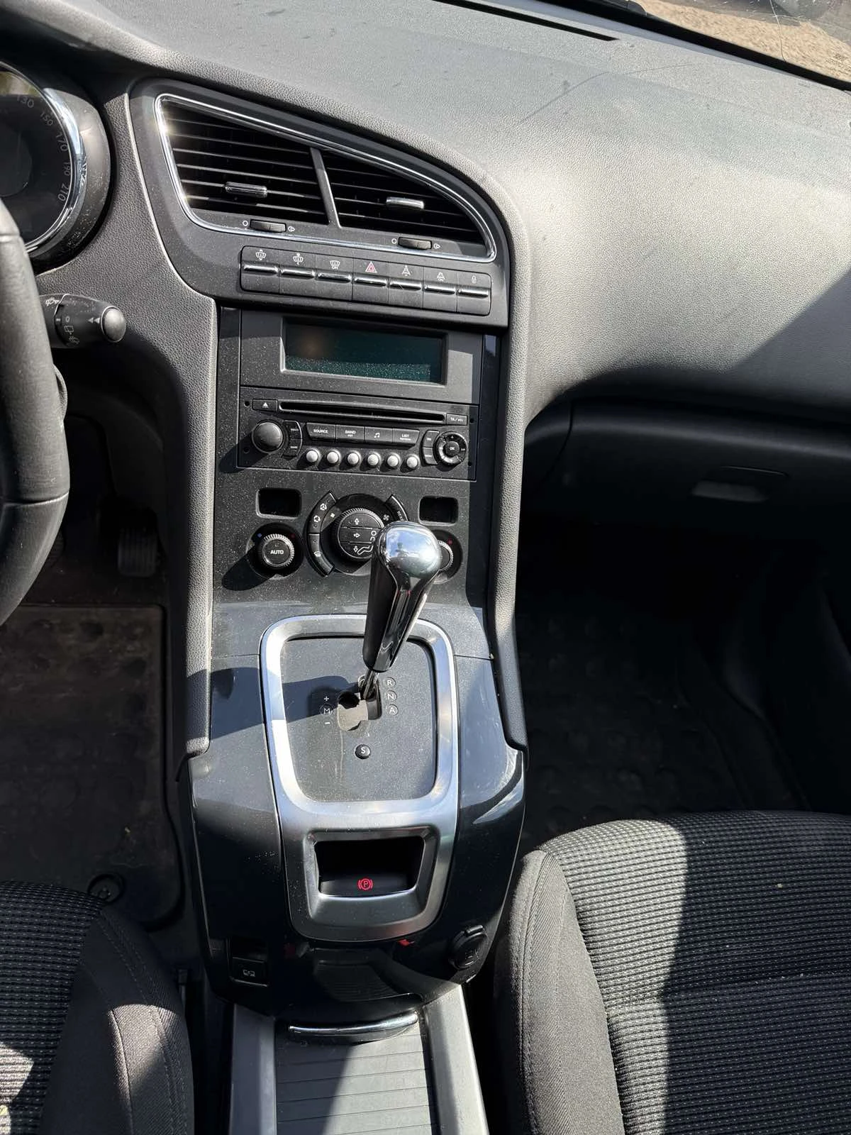 Peugeot 5008 1.6 HDI - изображение 3