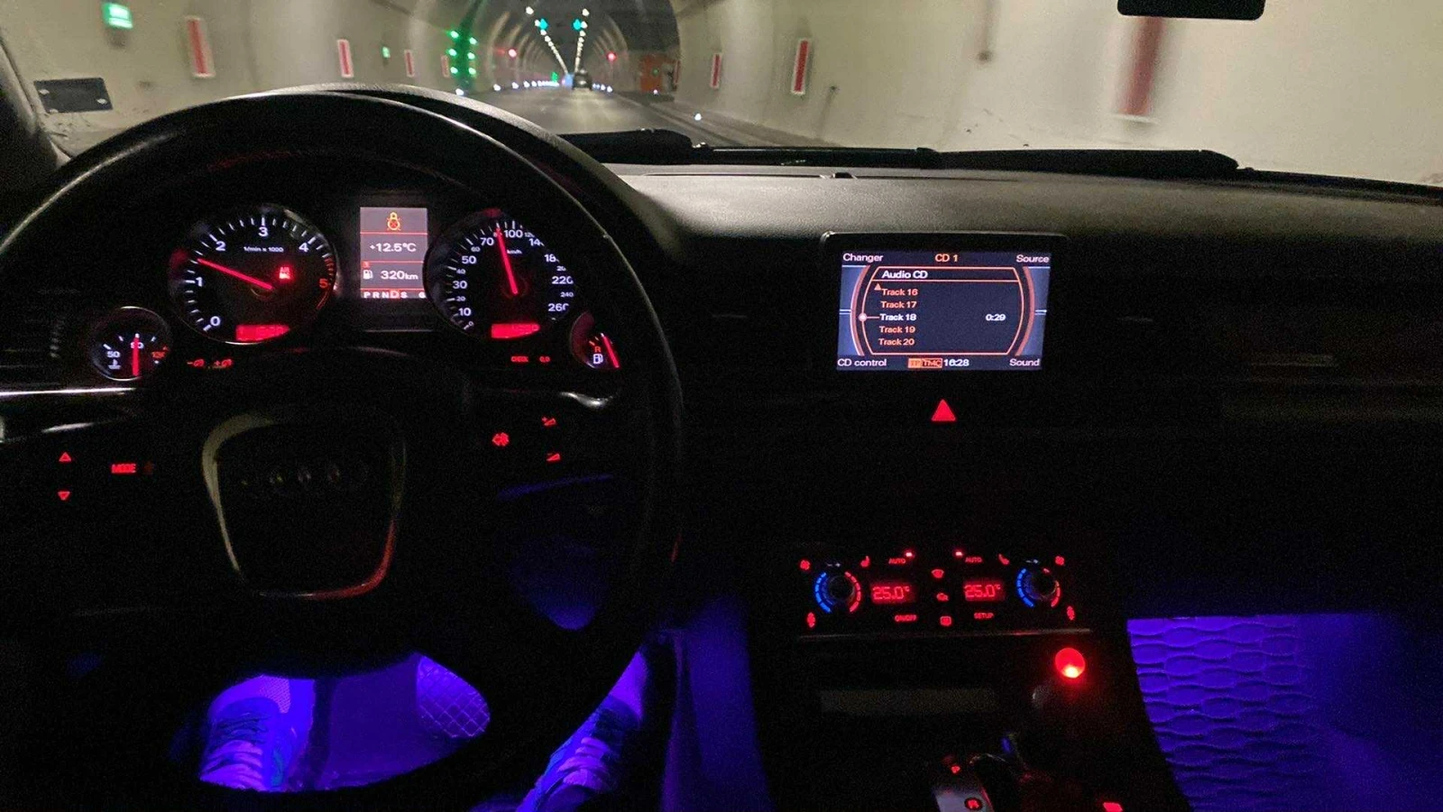 Audi A8 3000 - изображение 4