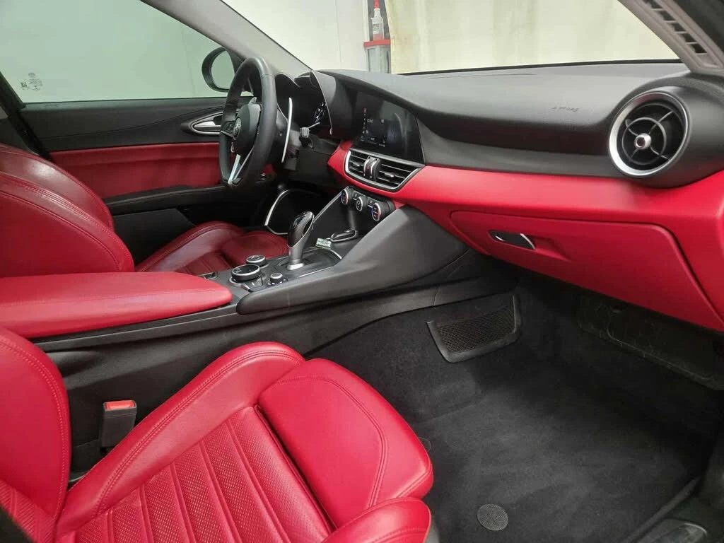 Alfa Romeo Giulia TI SPORT* DISTRONIC* ПОДГРЕВ* LANE ASSIST* ПАНО - изображение 10
