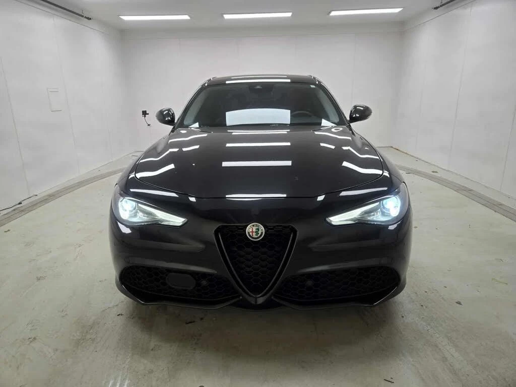 Alfa Romeo Giulia TI SPORT* DISTRONIC* ПОДГРЕВ* LANE ASSIST* ПАНО - изображение 2