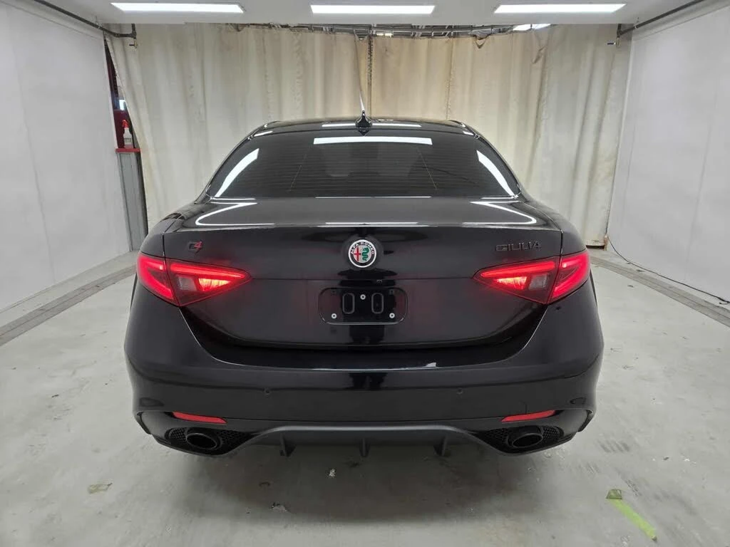 Alfa Romeo Giulia TI SPORT* DISTRONIC* ПОДГРЕВ* LANE ASSIST* ПАНО - изображение 5