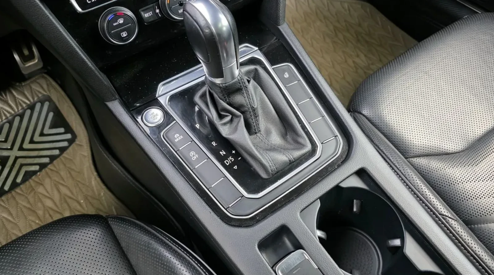 VW Arteon HUD* AMBIENT* PANO* 360* Крайна цена* , снимка 6 - Автомобили и джипове - 54702136