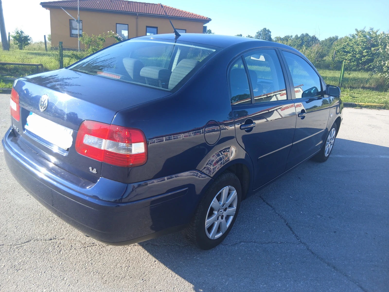 VW Polo 1.4клима гаражен , снимка 4 - Автомобили и джипове - 54707366