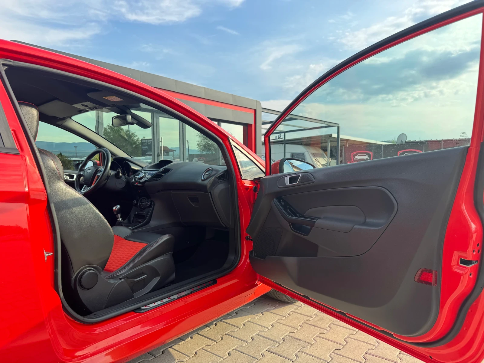 Ford Fiesta 1.6 ST TURBO, снимка 14 - Автомобили и джипове - 55072967