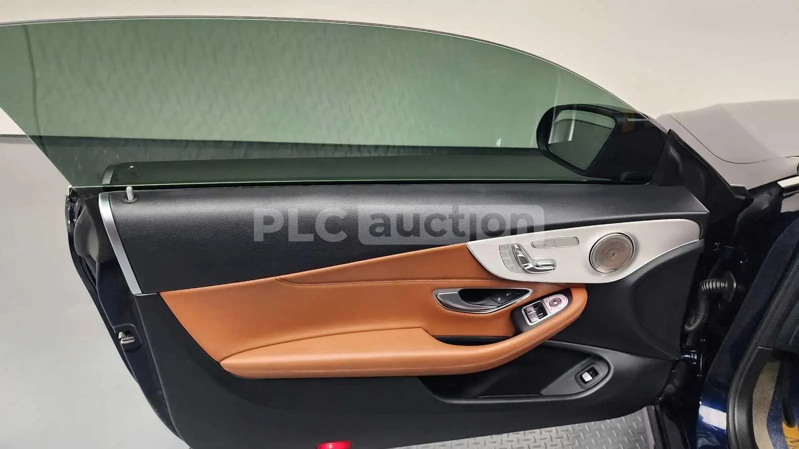 Mercedes-Benz C 220  COUPE / AMBIENT / PANO / HUD / BURMESTER /2 КЛЮЧА, снимка 14 - Автомобили и джипове - 55395291