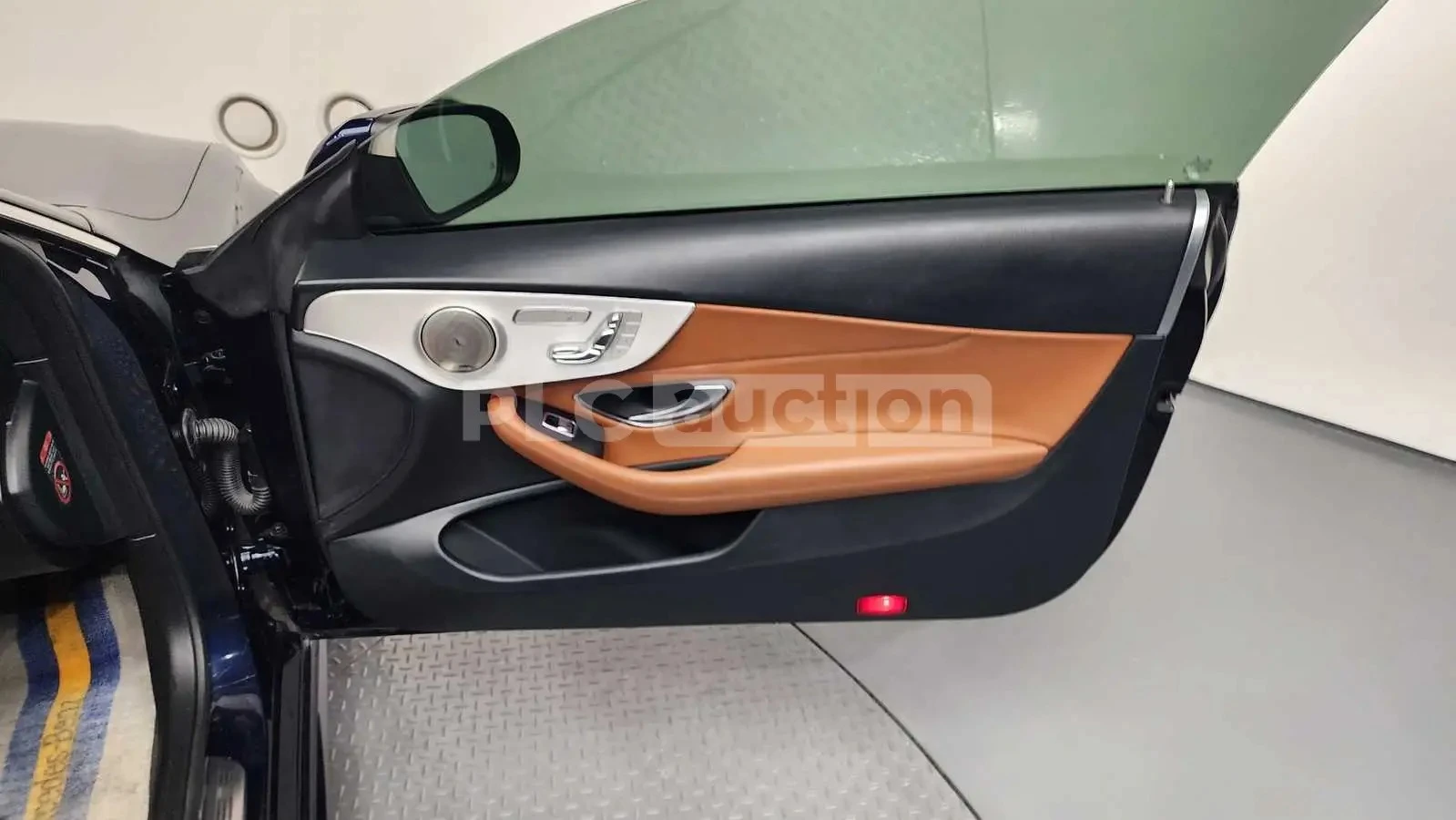 Mercedes-Benz C 220  COUPE / AMBIENT / PANO / HUD / BURMESTER /2 КЛЮЧА, снимка 13 - Автомобили и джипове - 55395291
