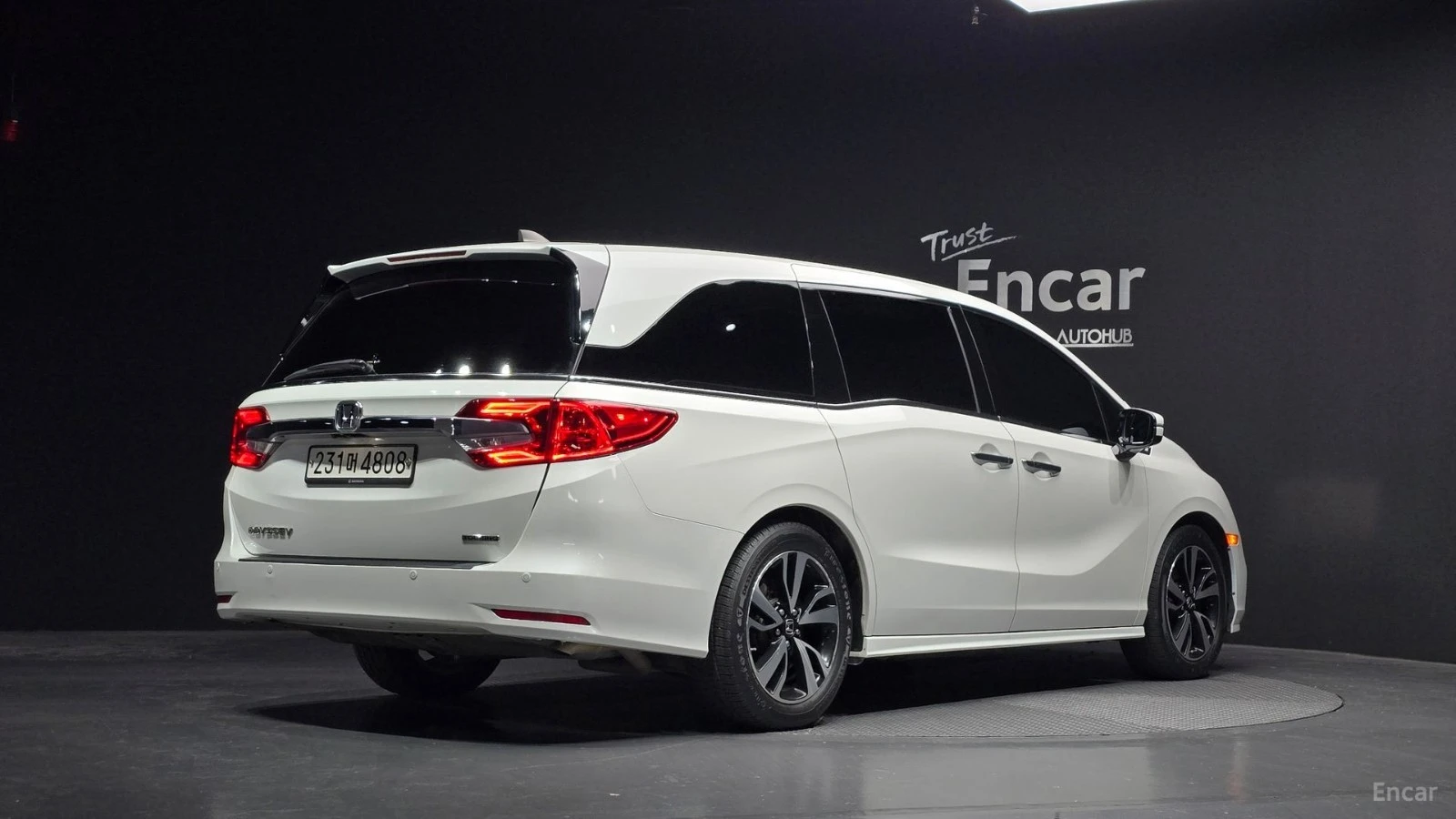 Honda Odyssey 3.5* ELITE* ПОДГРЕВ* ОБДУХВАНЕ* TV* ШИБИДАХ* , снимка 2 - Автомобили и джипове - 55444650