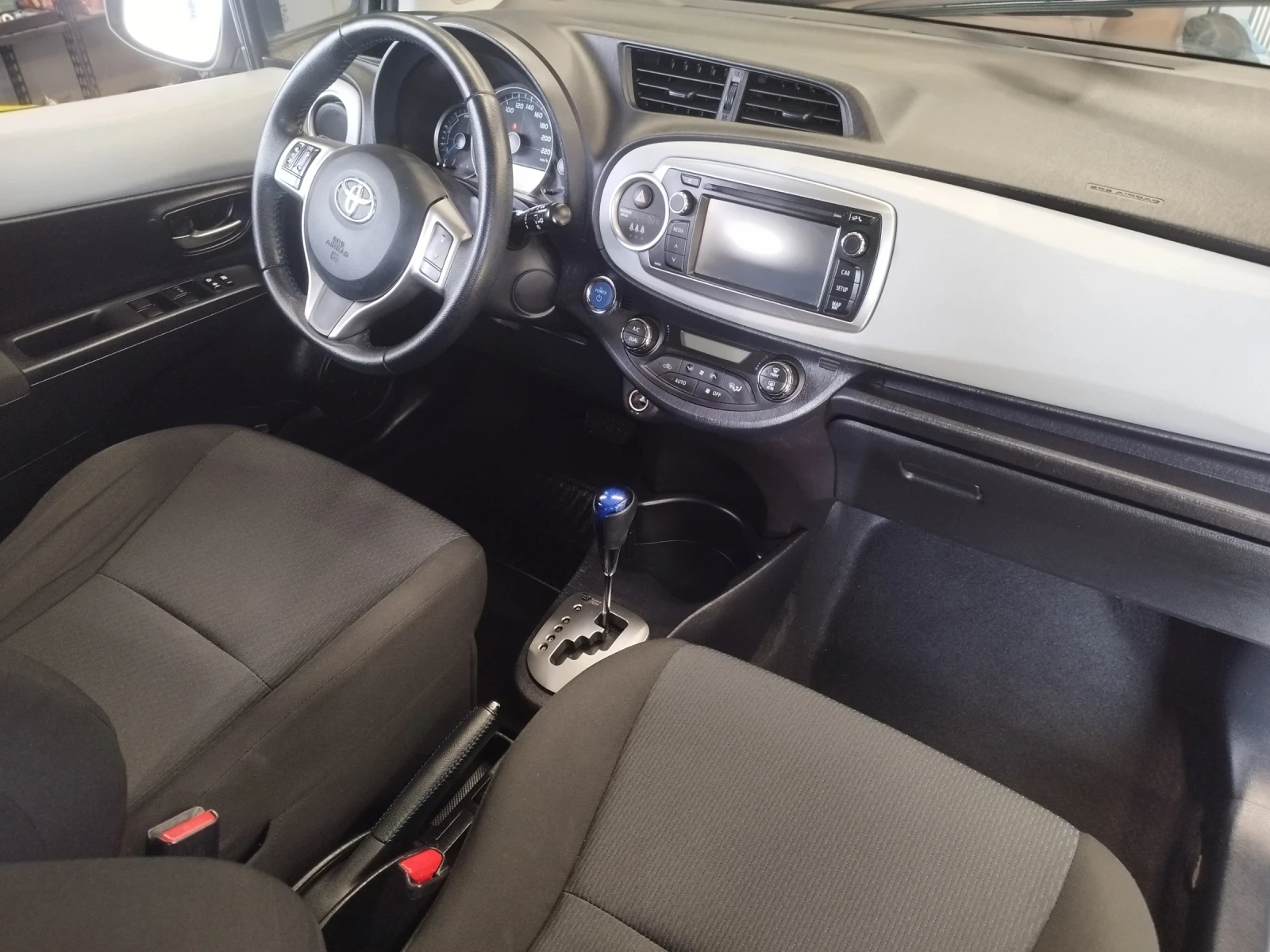 Toyota Yaris 1.5 hybrid, снимка 3 - Автомобили и джипове - 56283226