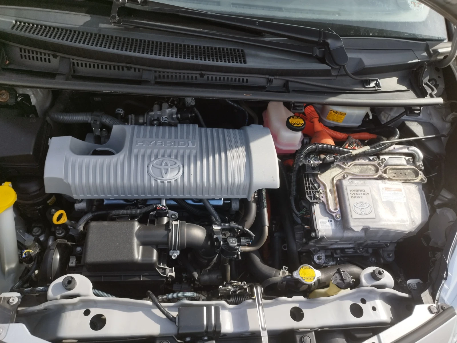 Toyota Yaris 1.5 hybrid, снимка 11 - Автомобили и джипове - 56283226