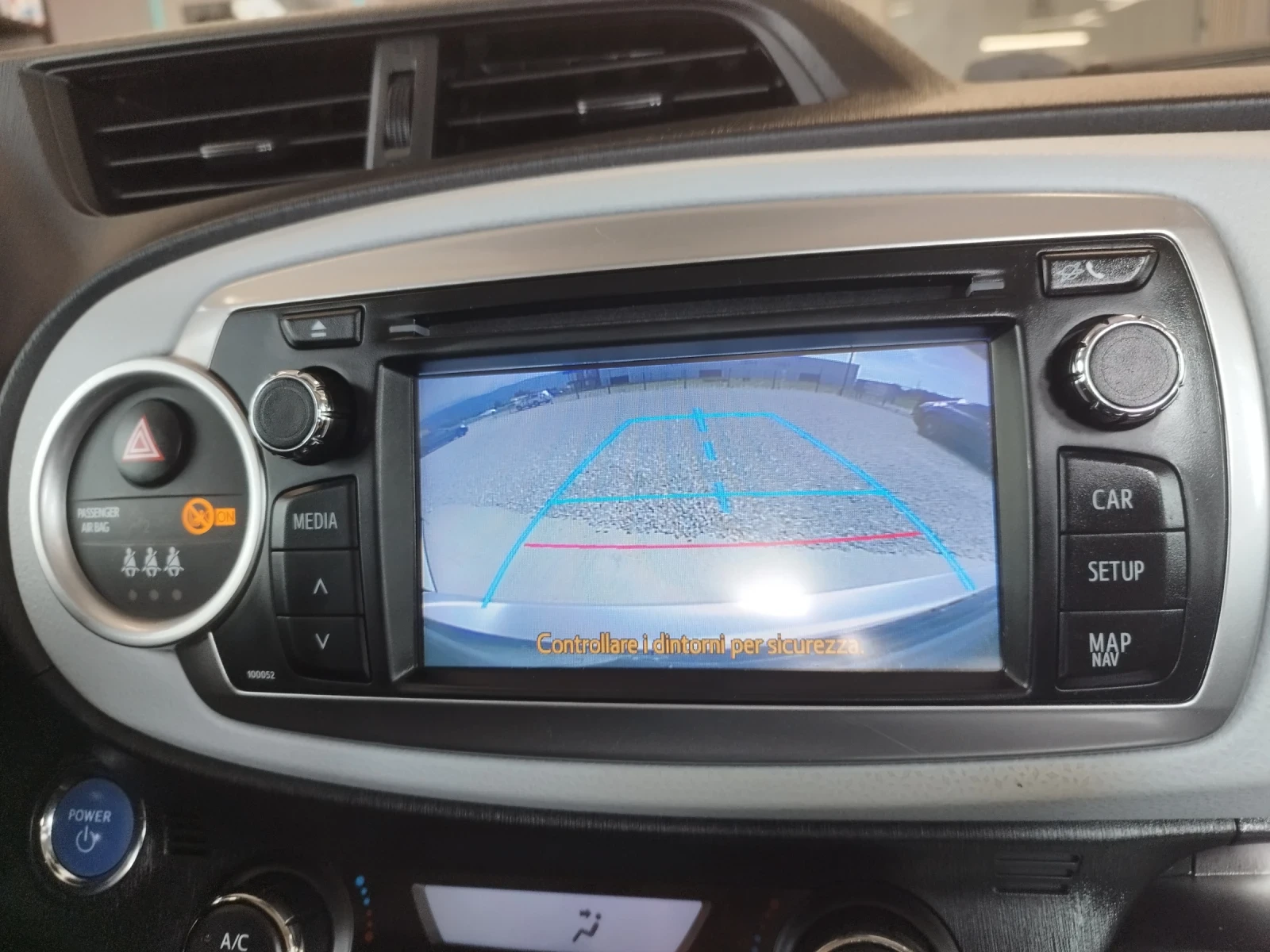 Toyota Yaris 1.5 hybrid, снимка 8 - Автомобили и джипове - 56283226