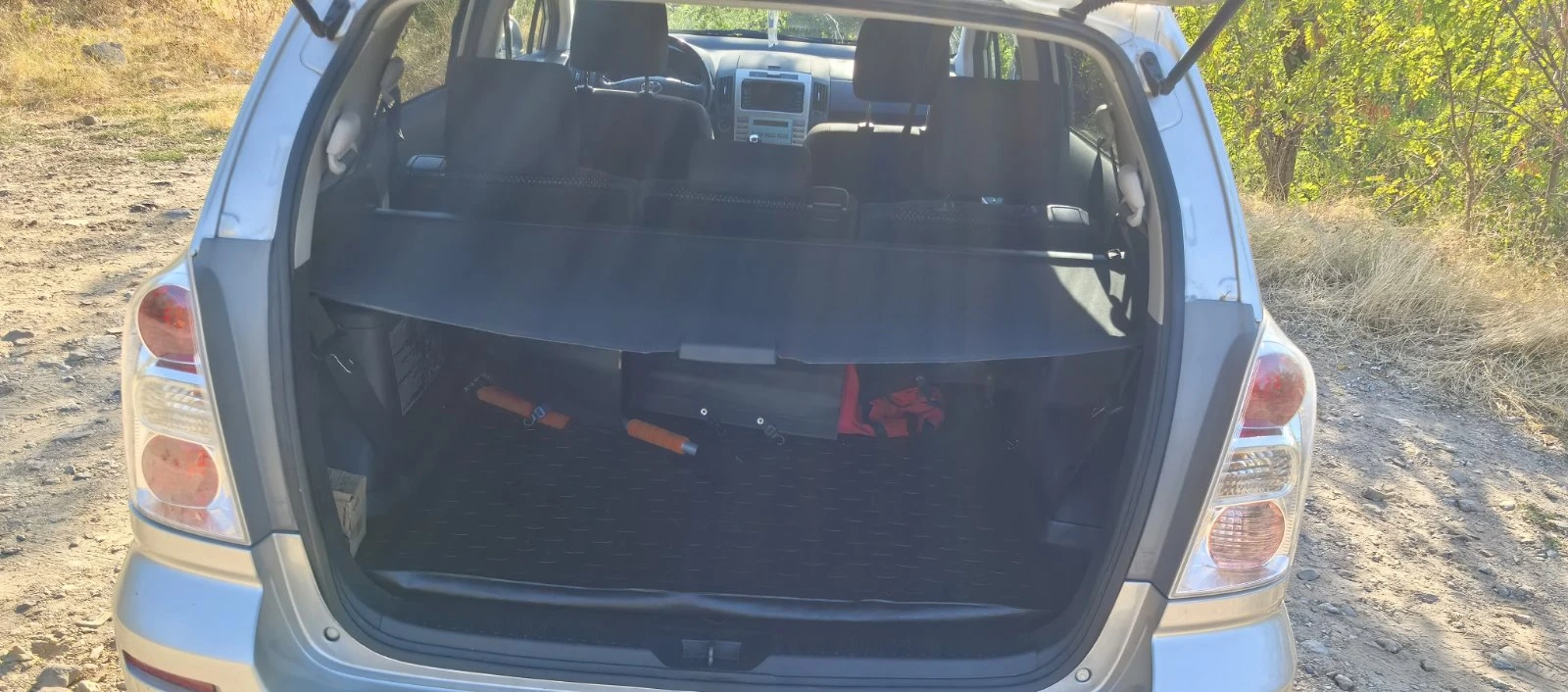 Toyota Corolla verso 2.2 D4D, снимка 10 - Автомобили и джипове - 56530413