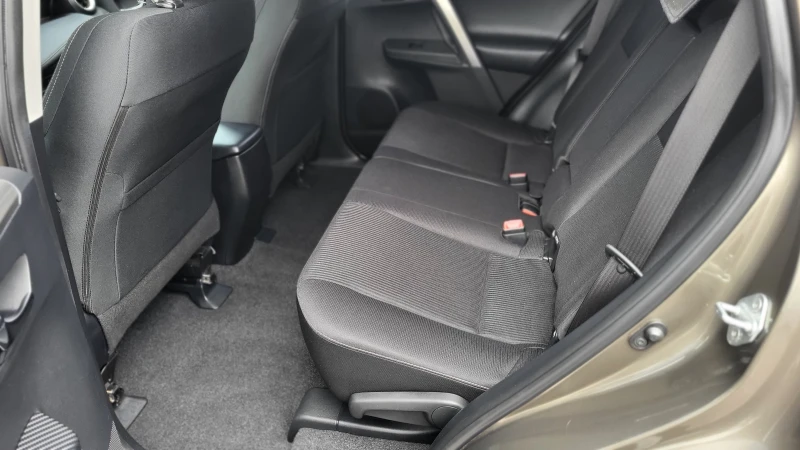 Toyota Rav4 2.0i, снимка 11 - Автомобили и джипове - 53008496
