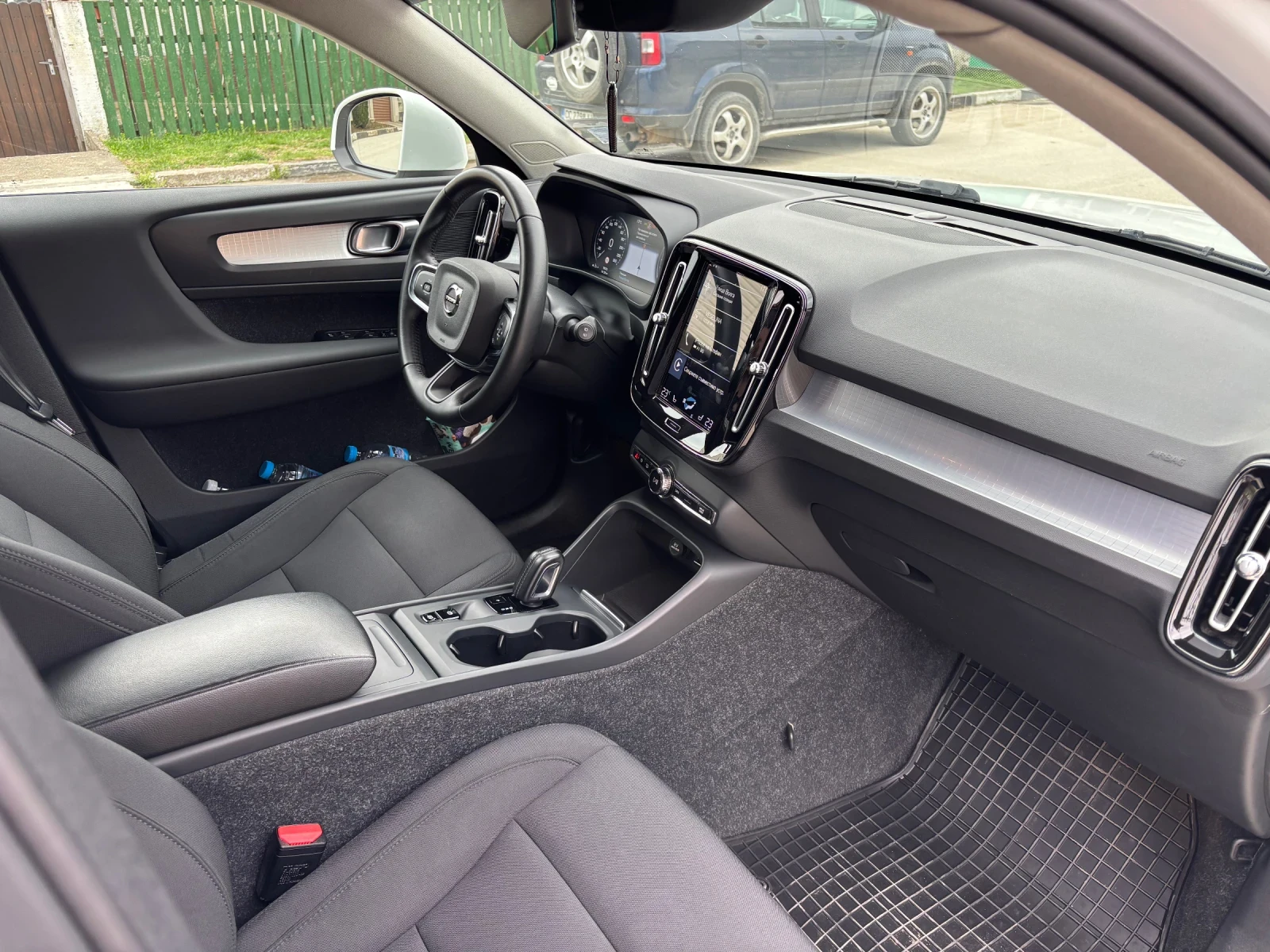 Volvo XC40 2.0 Milh Hibrid 4 цилиндъра 197 кс, снимка 6 - Автомобили и джипове - 54045820