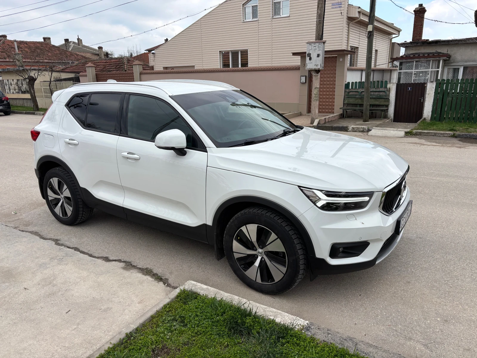 Volvo XC40 2.0 Milh Hibrid 4 цилиндъра 197 кс, снимка 5 - Автомобили и джипове - 54045820