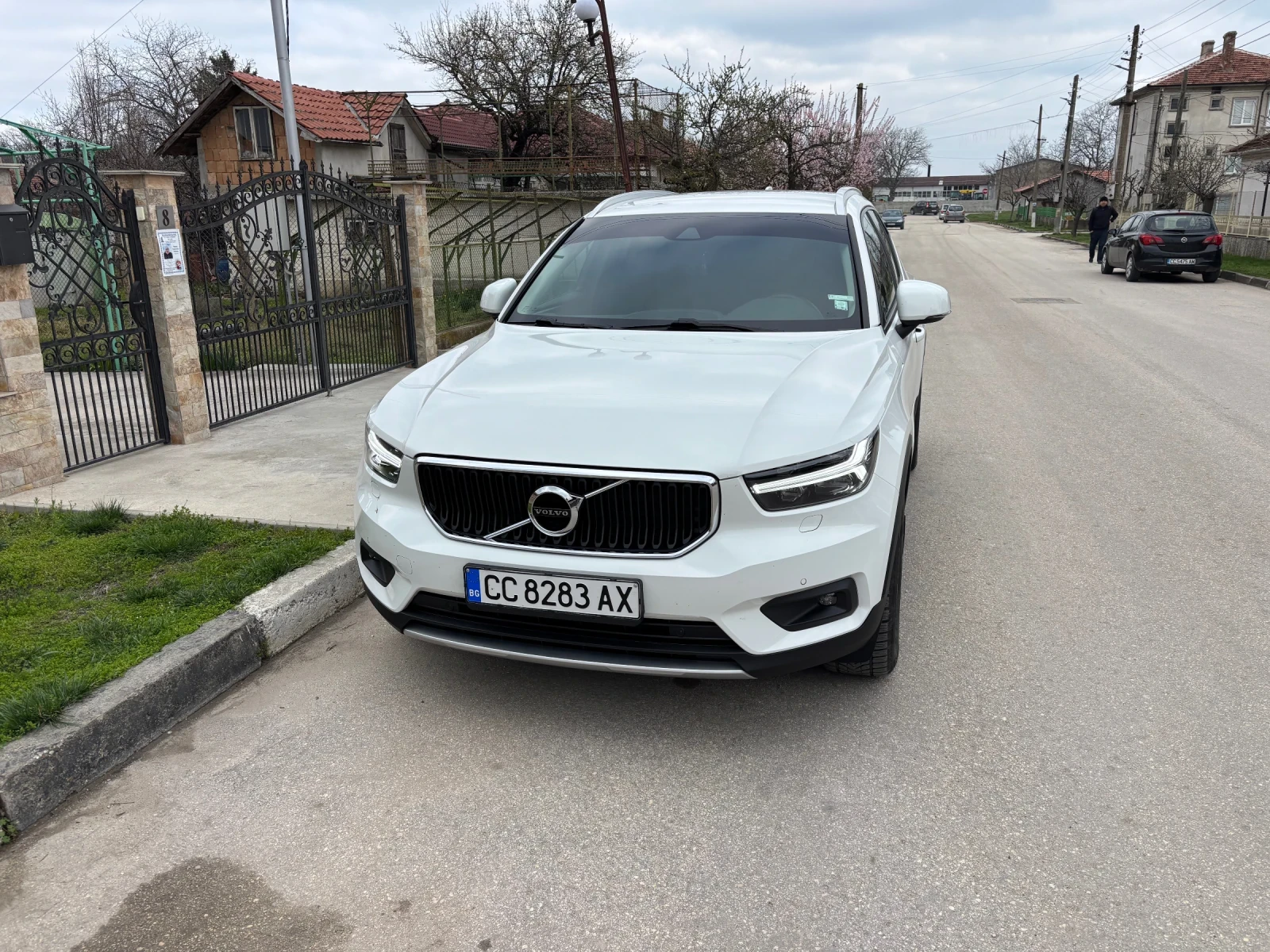 Volvo XC40 2.0 Milh Hibrid 4 цилиндъра 197 кс