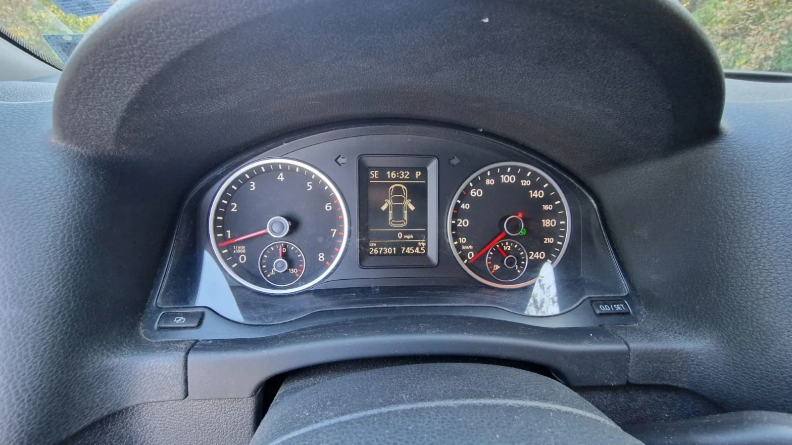 VW Tiguan, снимка 14 - Автомобили и джипове - 54238559