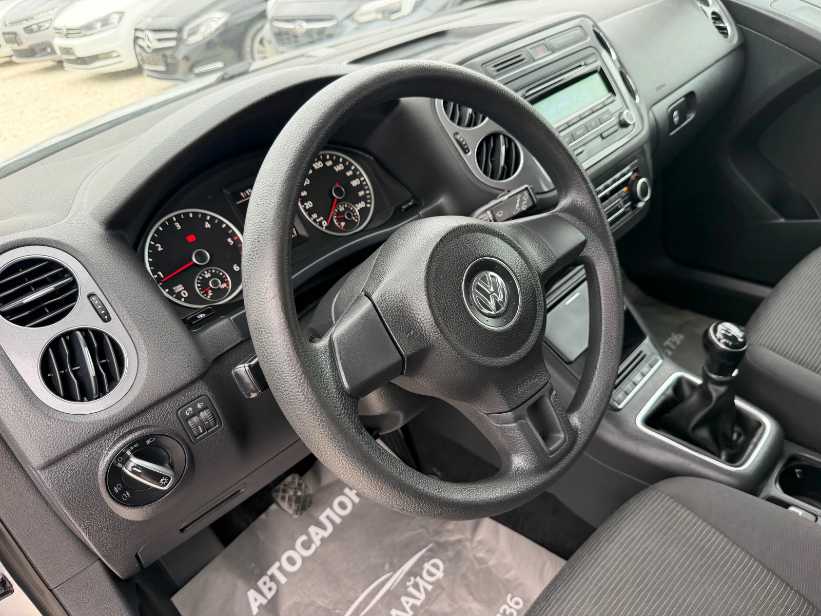 VW Tiguan FACELIFT 2.0TDI-140 BzluEMOTION TECH., снимка 9 - Автомобили и джипове - 54357711