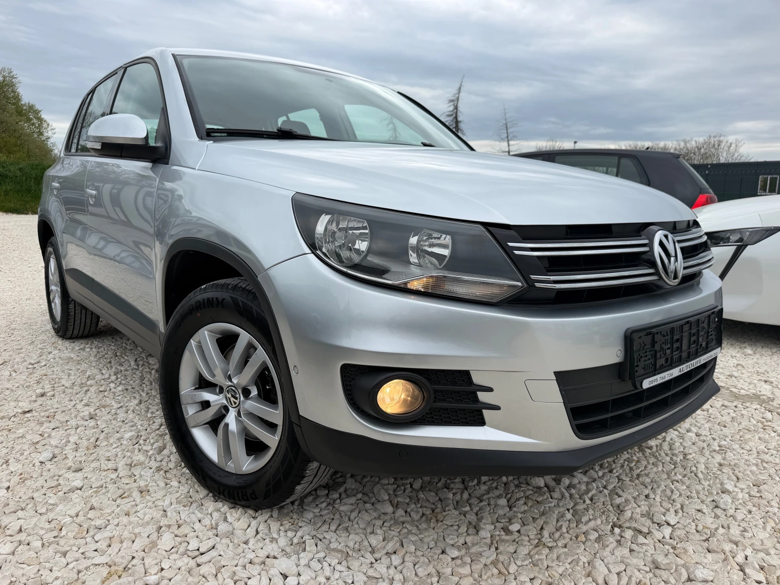 VW Tiguan FACELIFT 2.0TDI-140 BzluEMOTION TECH., снимка 3 - Автомобили и джипове - 54357711