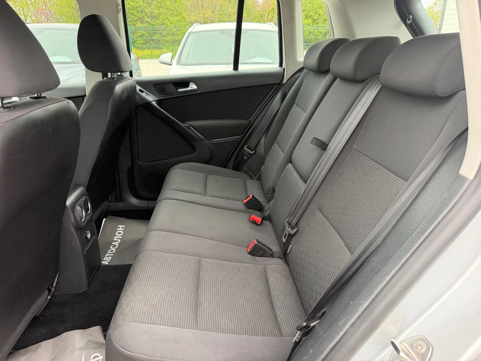 VW Tiguan FACELIFT 2.0TDI-140 BzluEMOTION TECH., снимка 12 - Автомобили и джипове - 54357711