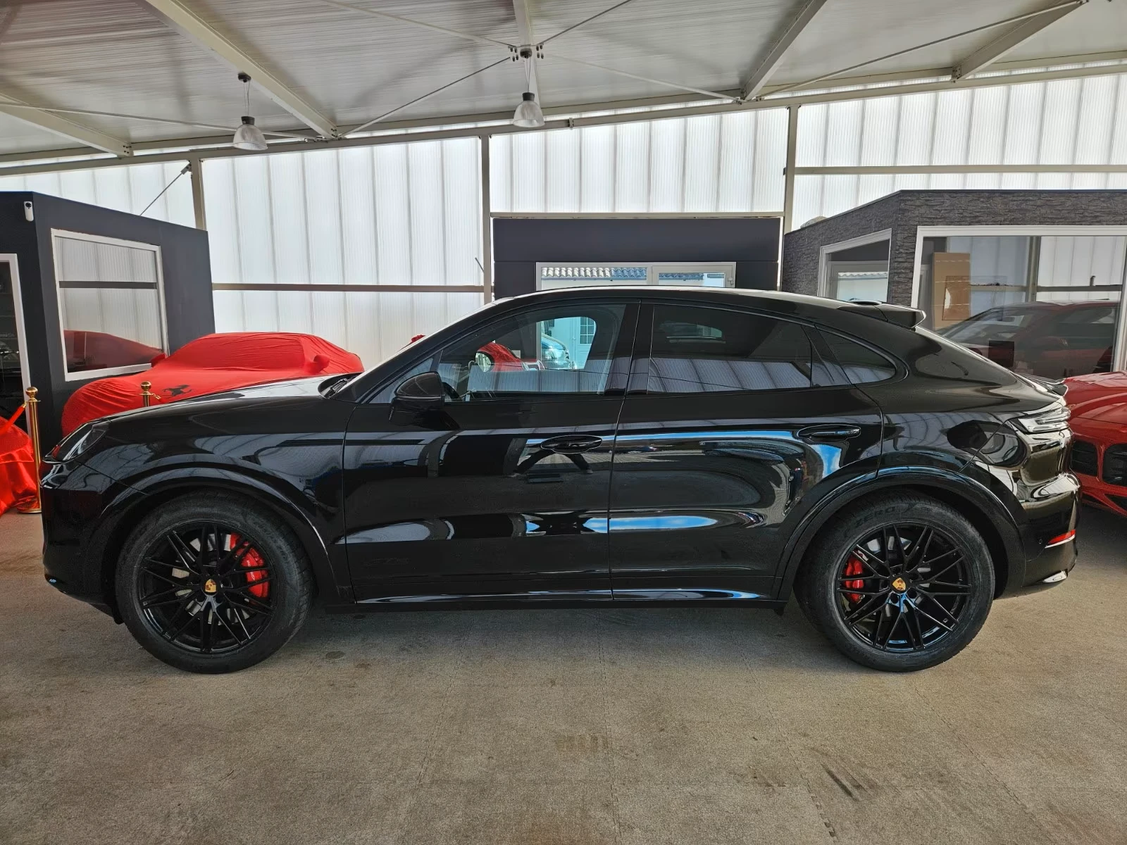 Porsche Cayenne GTS* COUPE* PANO* 360CAM* DISTR* KEYLESS* MEMORY* , снимка 6 - Автомобили и джипове - 54451389
