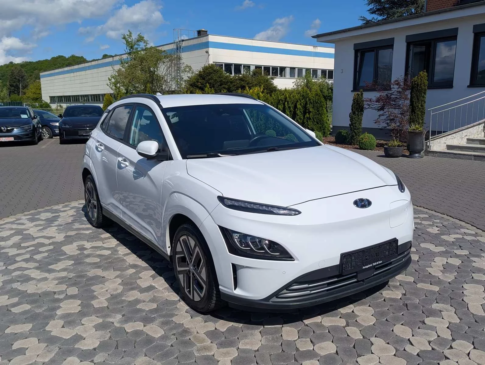 Hyundai Kona EV 98000KM. 64KW/h 204 k.с.  ТЕРМО ПОМПА, ГАРАНЦИЯ, снимка 2 - Автомобили и джипове - 54882793
