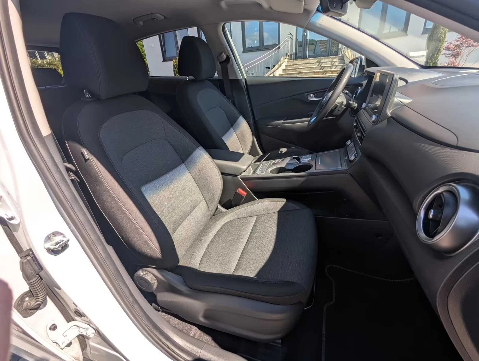 Hyundai Kona EV 98000KM. 64KW/h 204 k.с.  ТЕРМО ПОМПА, ГАРАНЦИЯ, снимка 11 - Автомобили и джипове - 54882793