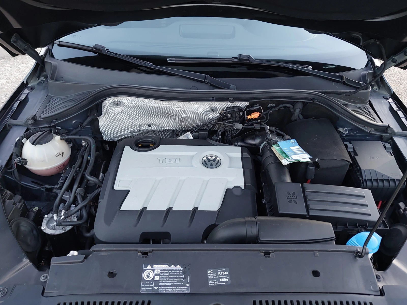 VW Tiguan 2.0- 140кс., 4x4, снимка 16 - Автомобили и джипове - 55702692