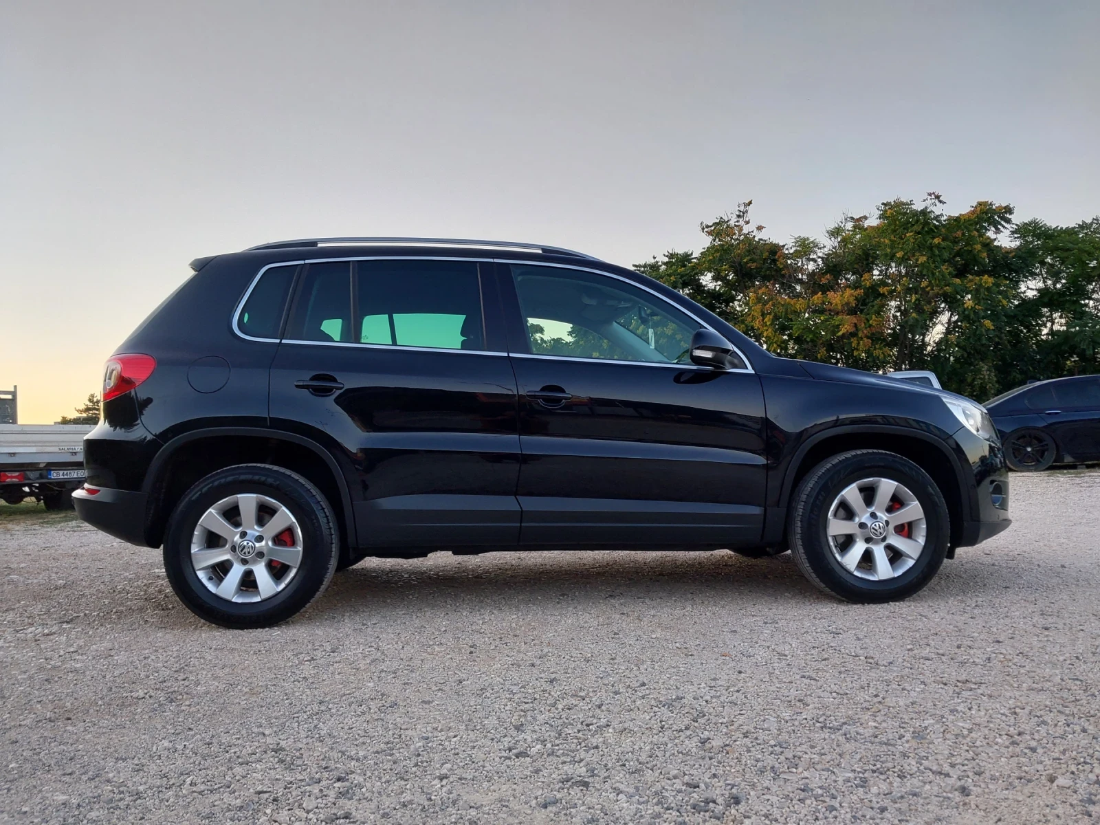 VW Tiguan 2.0- 140кс., 4x4, снимка 6 - Автомобили и джипове - 55702692