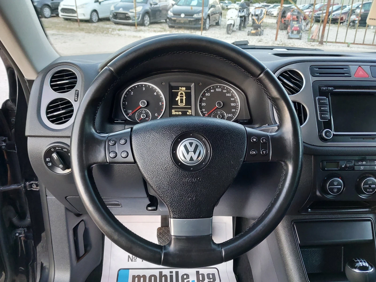 VW Tiguan 2.0- 140кс., 4x4, снимка 14 - Автомобили и джипове - 55702692