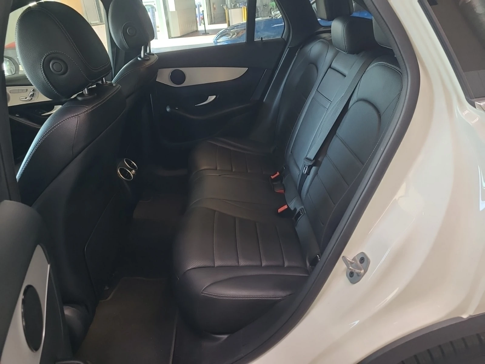 Mercedes-Benz GLC 300 * АВТОКРЕДИТ * ГЛАВНО ПРЕДСТАВИТЕЛСТВО, снимка 11 - Автомобили и джипове - 56005828