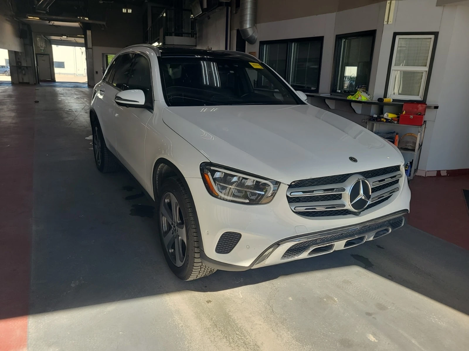 Mercedes-Benz GLC 300 * АВТОКРЕДИТ * ГЛАВНО ПРЕДСТАВИТЕЛСТВО, снимка 2 - Автомобили и джипове - 56005828