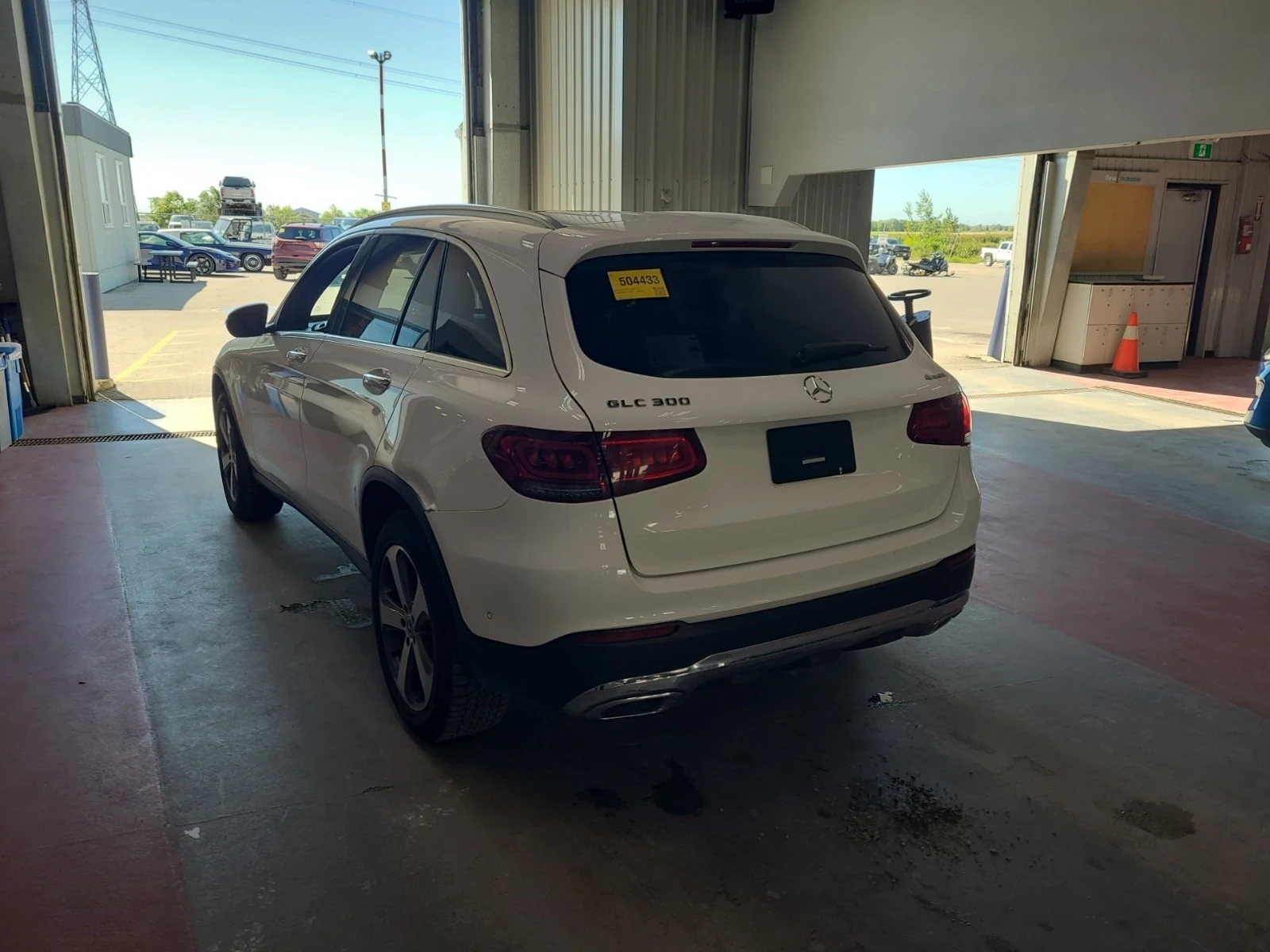 Mercedes-Benz GLC 300 * АВТОКРЕДИТ * ГЛАВНО ПРЕДСТАВИТЕЛСТВО, снимка 4 - Автомобили и джипове - 56005828