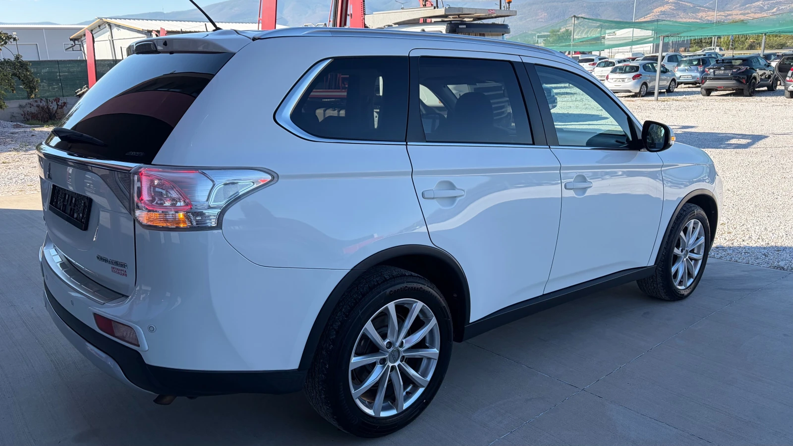 Mitsubishi Outlander 2.2 DI-D AWD, снимка 4 - Автомобили и джипове - 56114017
