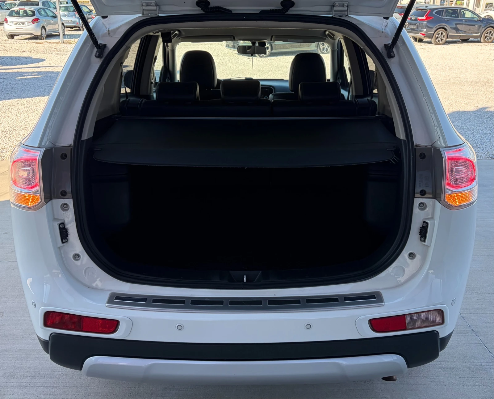 Mitsubishi Outlander 2.2 DI-D AWD, снимка 10 - Автомобили и джипове - 56114017