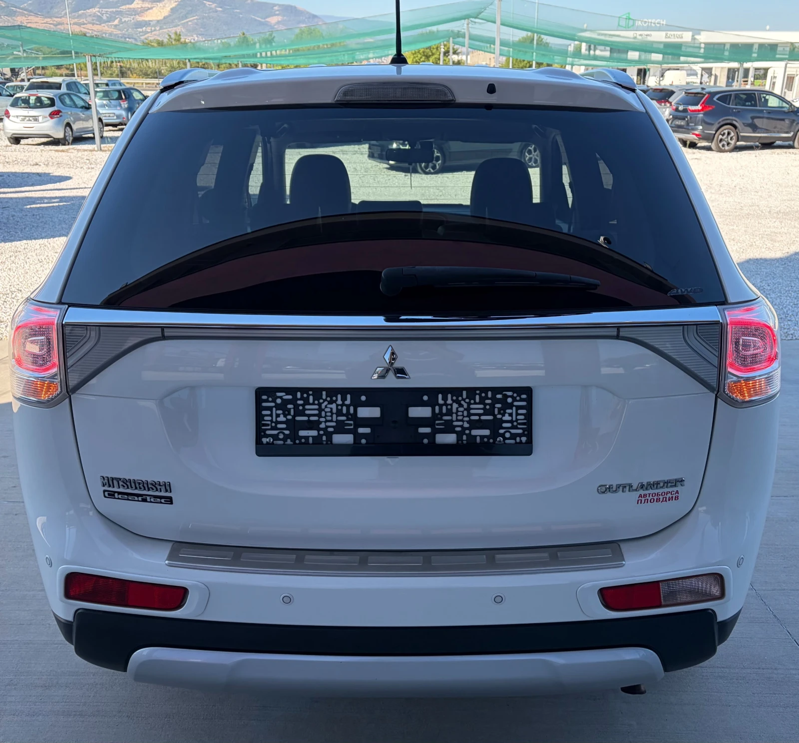 Mitsubishi Outlander 2.2 DI-D AWD, снимка 5 - Автомобили и джипове - 56114017