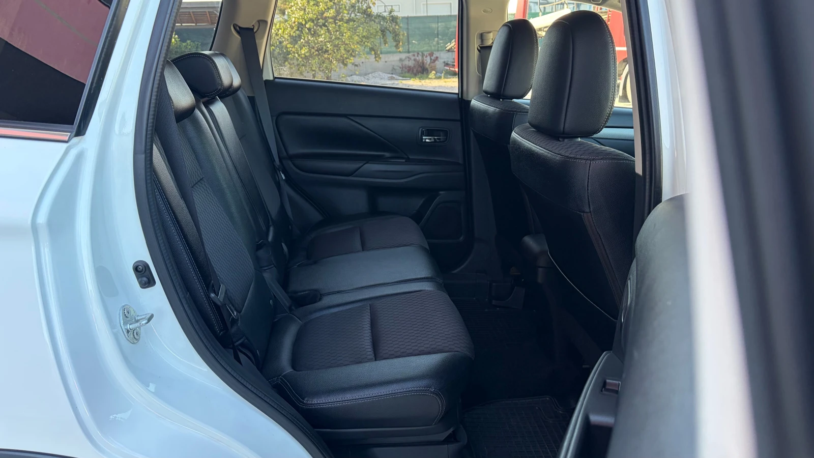 Mitsubishi Outlander 2.2 DI-D AWD, снимка 11 - Автомобили и джипове - 56114017