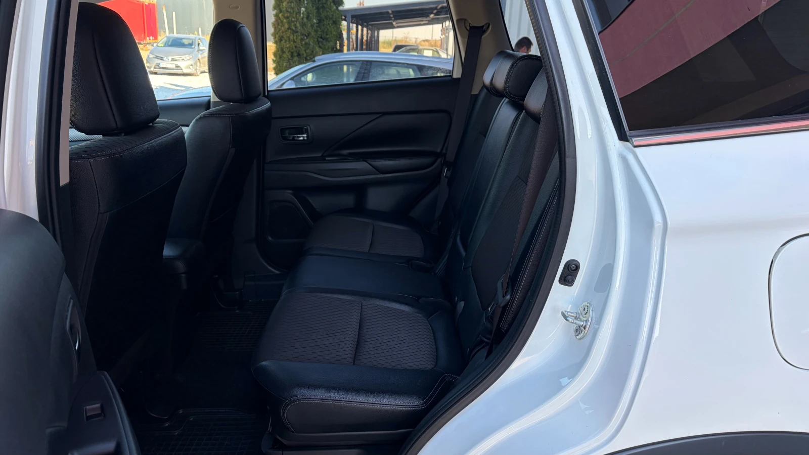 Mitsubishi Outlander 2.2 DI-D AWD, снимка 9 - Автомобили и джипове - 56114017