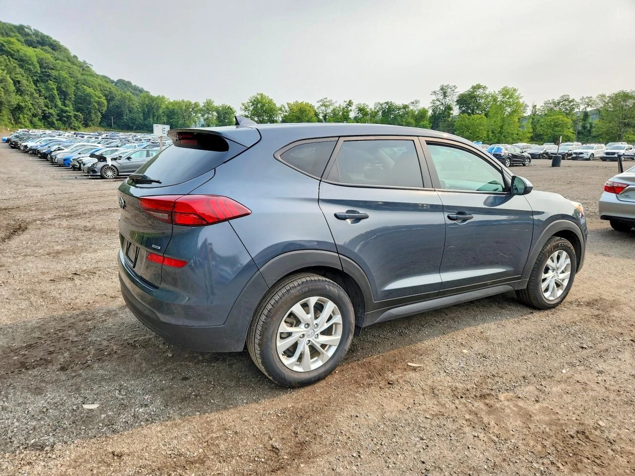 Hyundai Tucson 2.0l Se, снимка 3 - Автомобили и джипове - 56417678