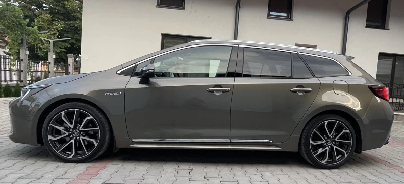 Toyota Corolla Hybrid Touring Sport, снимка 2 - Автомобили и джипове - 47540716