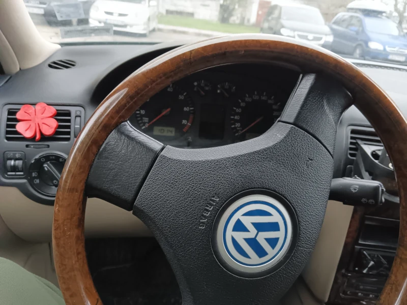 VW Bora 2.3 v 5, снимка 8 - Автомобили и джипове - 47977592