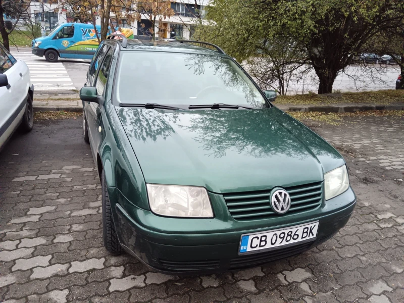 VW Bora 2.3 v 5, снимка 1 - Автомобили и джипове - 47977592