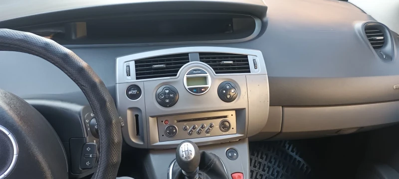 Renault Scenic 2.0 135 коня газ-бензин, снимка 15 - Автомобили и джипове - 48880669