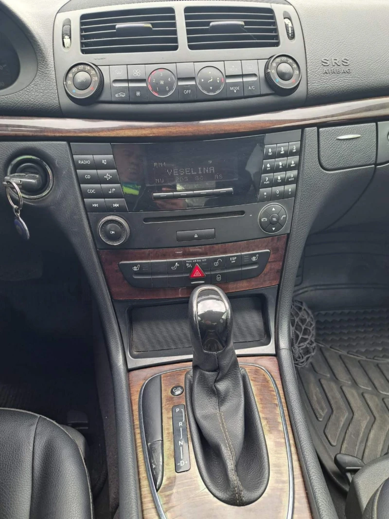 Mercedes-Benz E 200 2.2CDI, снимка 4 - Автомобили и джипове - 49531499