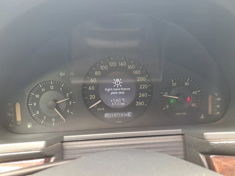 Mercedes-Benz E 200 2.2CDI, снимка 6 - Автомобили и джипове - 49531499