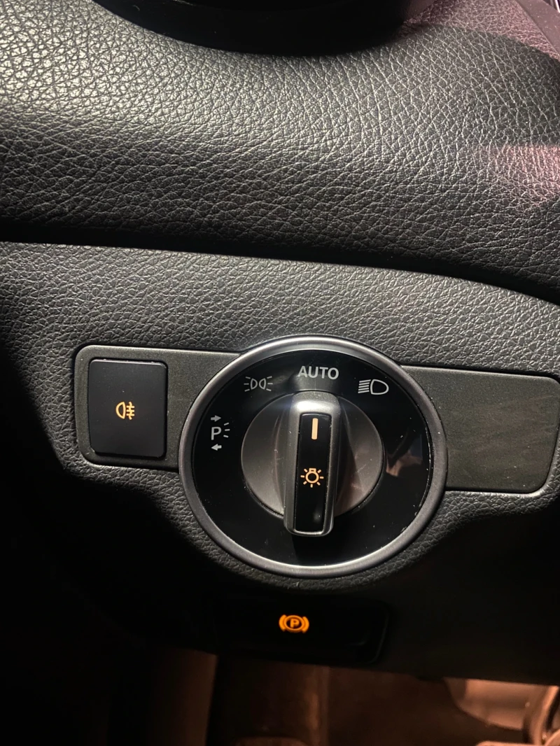 Mercedes-Benz CLA 220, снимка 11 - Автомобили и джипове - 52575027